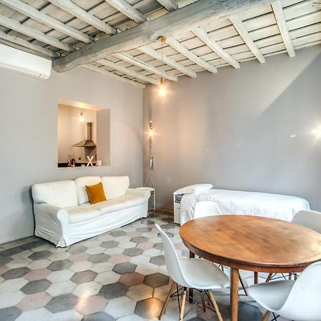 רומא Stylish And Spacious Apartment Next To The Colosseum מראה חיצוני תמונה