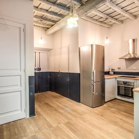 רומא Stylish And Spacious Apartment Next To The Colosseum מראה חיצוני תמונה