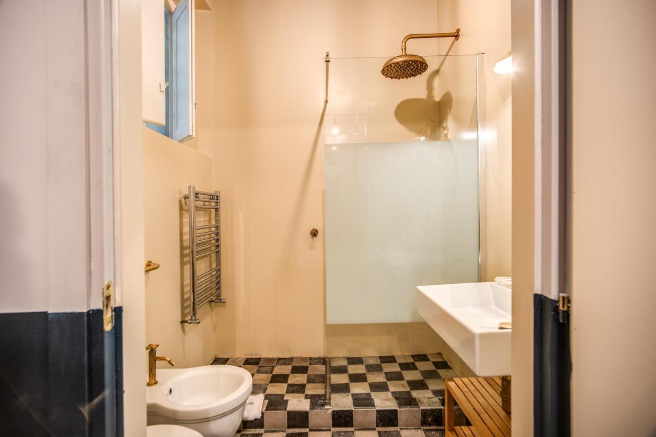 רומא Stylish And Spacious Apartment Next To The Colosseum מראה חיצוני תמונה