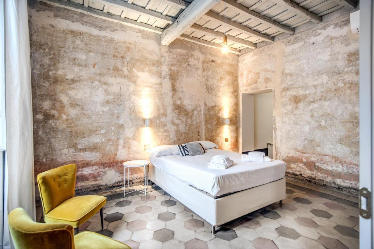 רומא Stylish And Spacious Apartment Next To The Colosseum מראה חיצוני תמונה