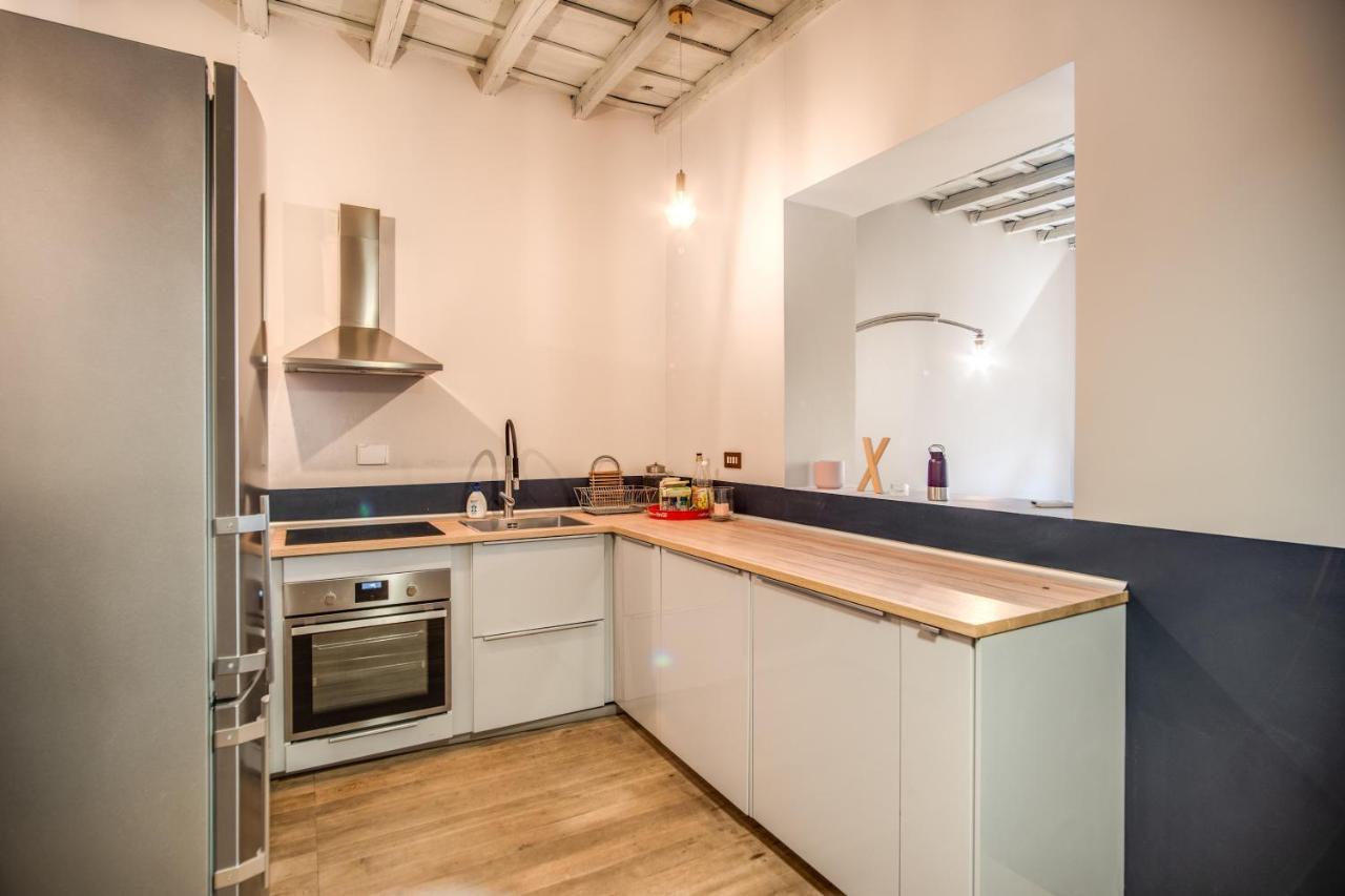 רומא Stylish And Spacious Apartment Next To The Colosseum מראה חיצוני תמונה