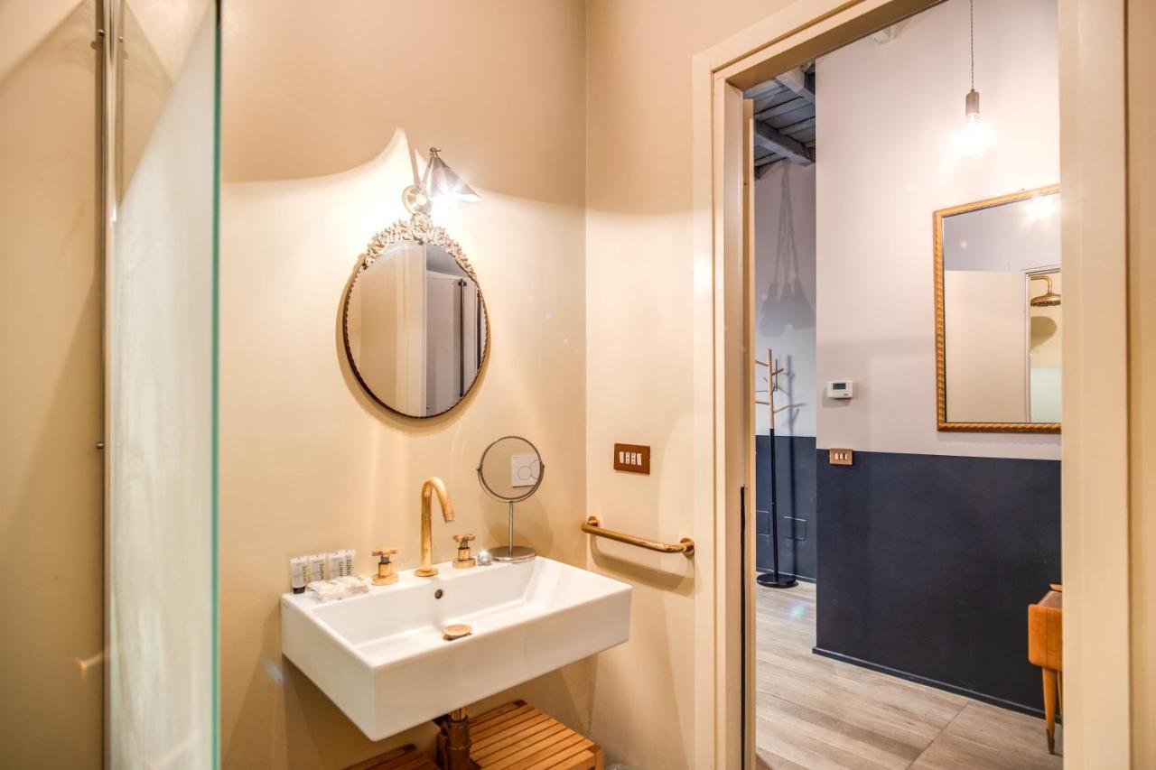 רומא Stylish And Spacious Apartment Next To The Colosseum מראה חיצוני תמונה
