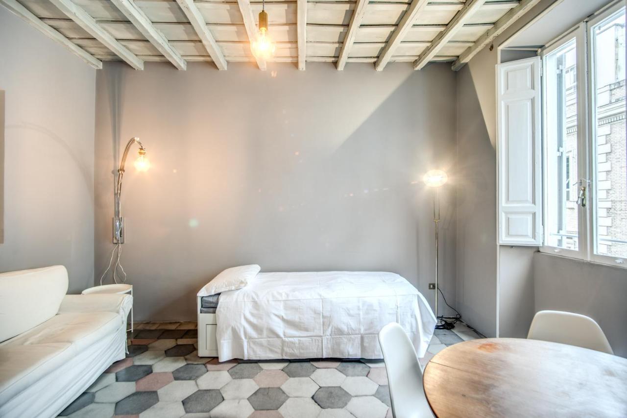 רומא Stylish And Spacious Apartment Next To The Colosseum מראה חיצוני תמונה