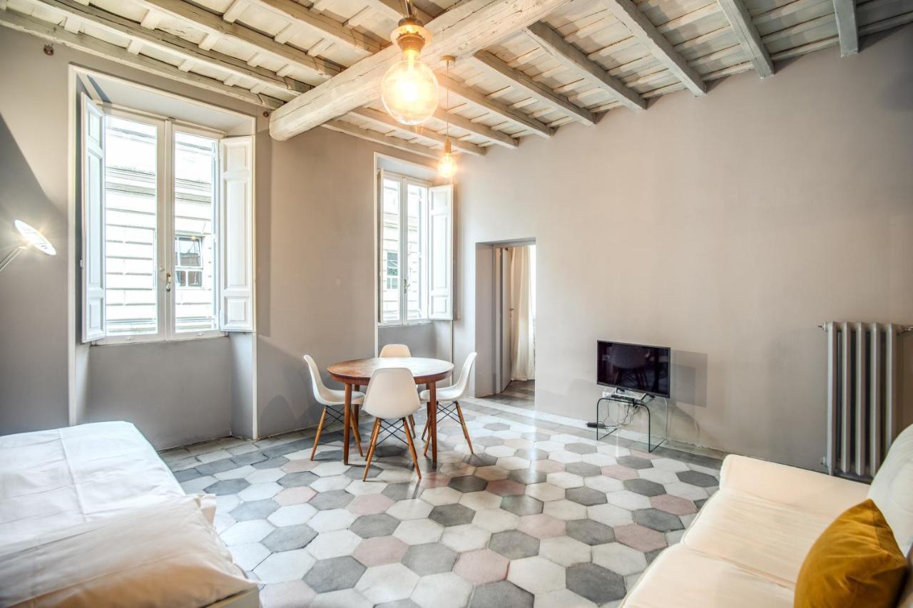 רומא Stylish And Spacious Apartment Next To The Colosseum מראה חיצוני תמונה