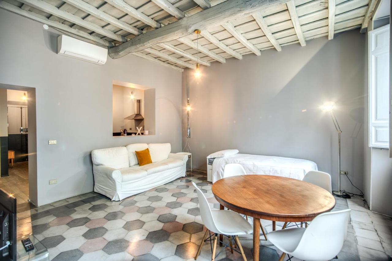 רומא Stylish And Spacious Apartment Next To The Colosseum מראה חיצוני תמונה