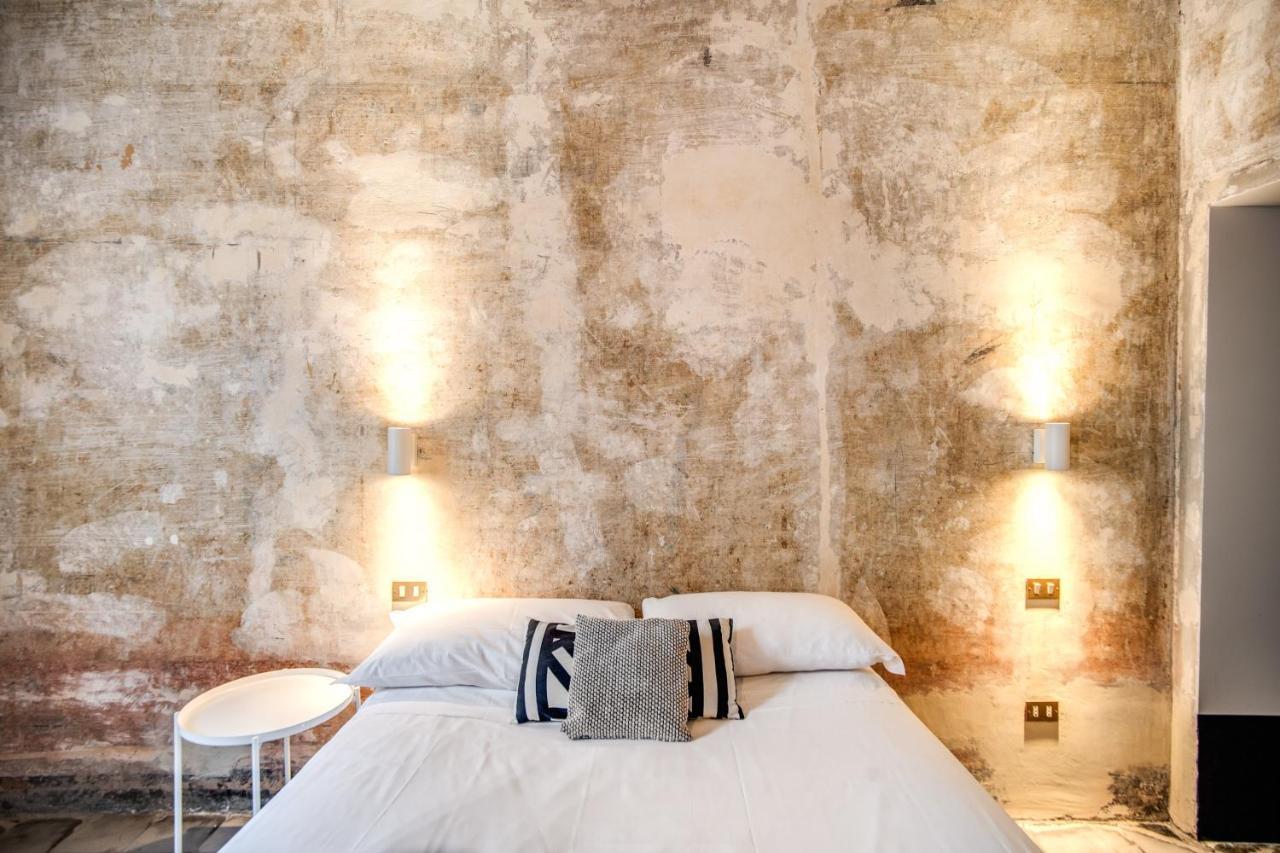 רומא Stylish And Spacious Apartment Next To The Colosseum מראה חיצוני תמונה