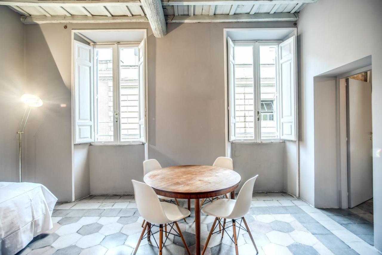 רומא Stylish And Spacious Apartment Next To The Colosseum מראה חיצוני תמונה